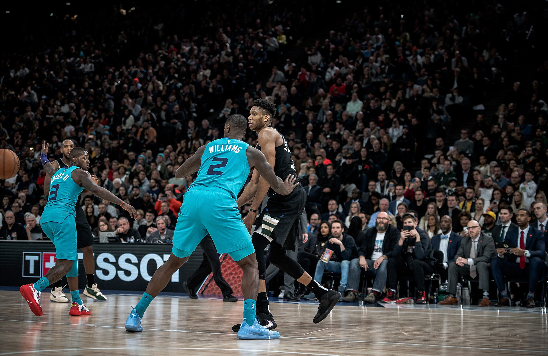 nba-janis-antetokoumpo-milwaukee-bucks-charlotte-hornets