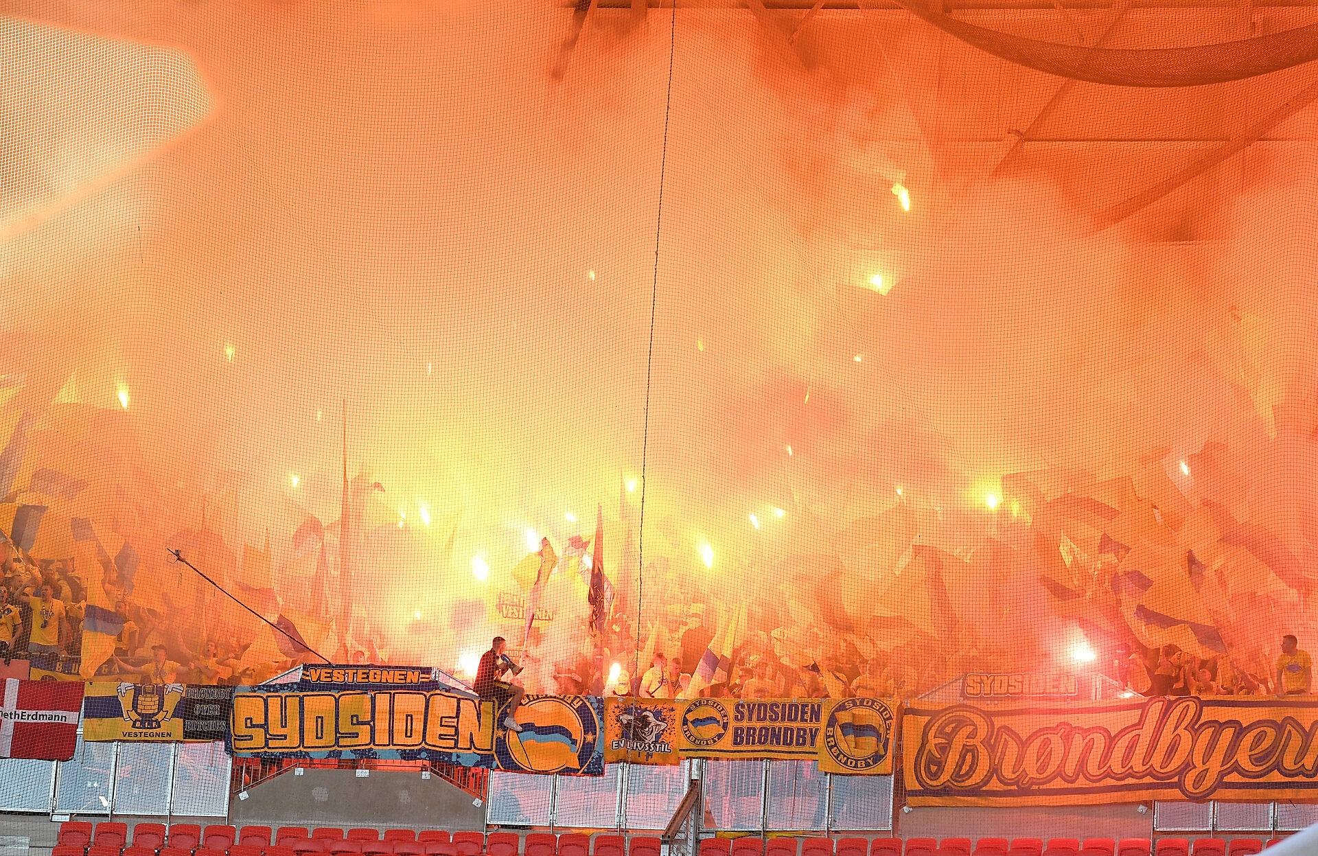 broendby-sylwetka-rywala-pogon-szczecin-kibice
