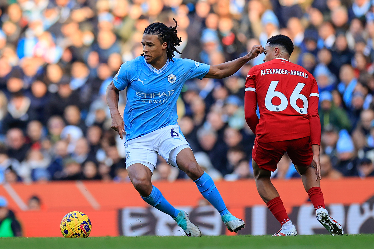 manchester-city-ake-taa-liverpool